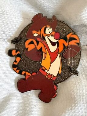 Disney | NWOT Tigger Halloween Pin